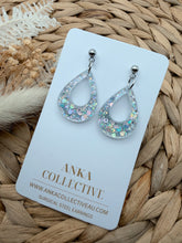 Load image into Gallery viewer, Amara Dangle Glitter Earrings