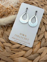 Load image into Gallery viewer, Amara Dangle Glitter Earrings