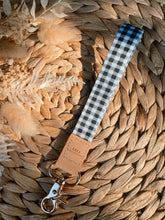 Load image into Gallery viewer, Black Gingham Wristlet
