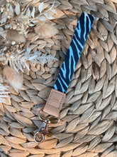 Load image into Gallery viewer, Zebra Wristlet