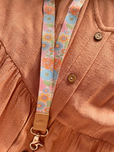 Load image into Gallery viewer, Botanic Fabric Lanyard