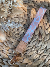 Load image into Gallery viewer, Giraffe Wristlet