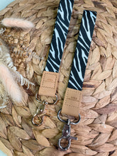 Load image into Gallery viewer, Zebra Wristlet