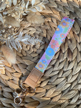 Load image into Gallery viewer, Botanic Wristlet