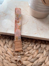 Load image into Gallery viewer, Autunm Floral Wristlet