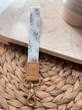 Load image into Gallery viewer, Greenery Wristlet