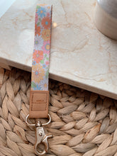 Load image into Gallery viewer, Botanic Wristlet