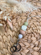 Load image into Gallery viewer, Leafy Lanyard