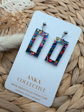 Load image into Gallery viewer, Manhattan Dangle Glitter Earrings
